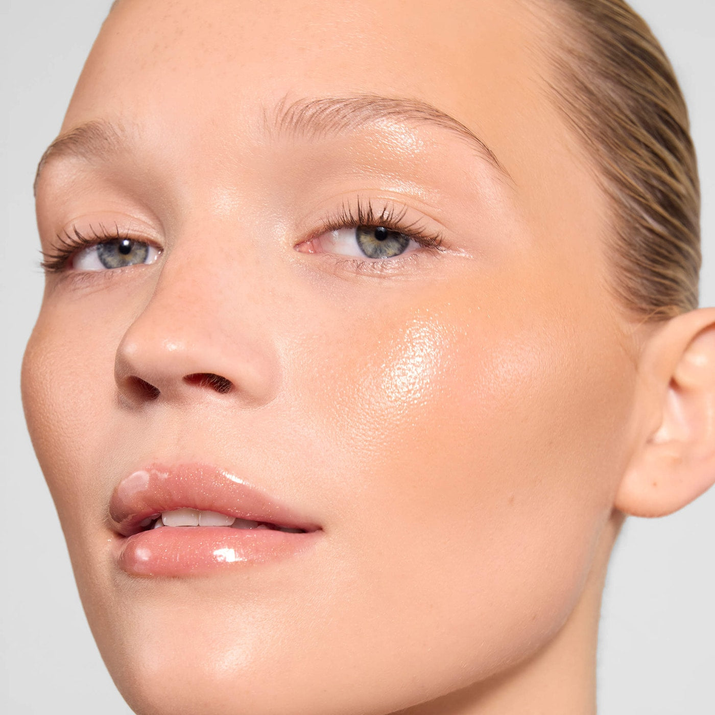 REFY - Topaz Collection: Shimmer Lip Gloss & Liquid Highlighter Set *PREORDEN*